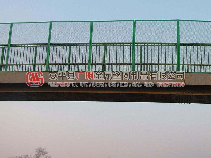 公路護(hù)欄網(wǎng)